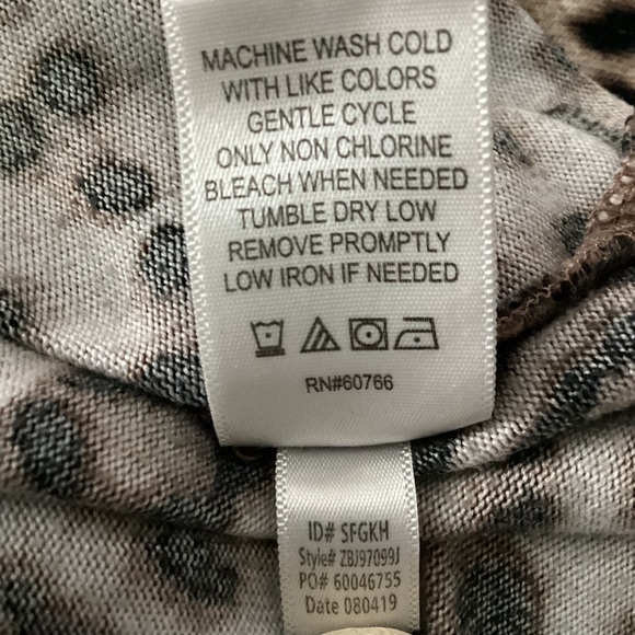 Betsey Johnson Animal Print Cheetah Pullover Long Sleeve Size M Top. - Picture 10 of 12